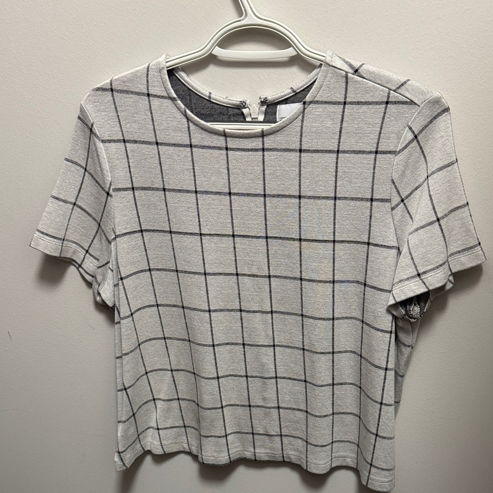 Elegant Gray Checkered Women's Short Sleeve Top